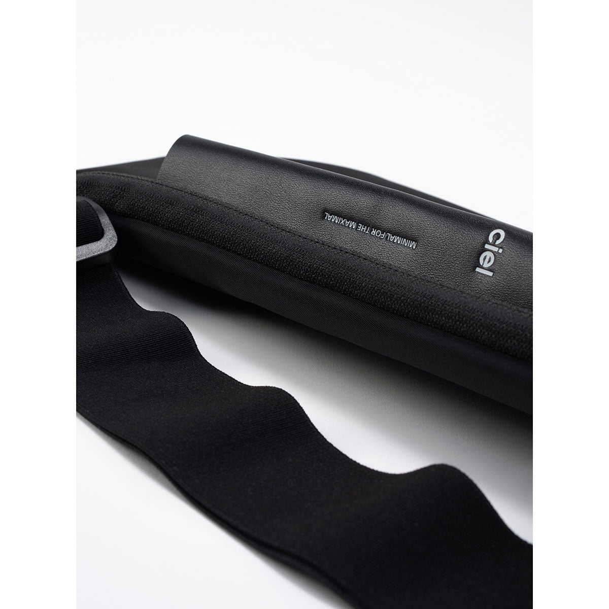 Isarau XS Sleek Black