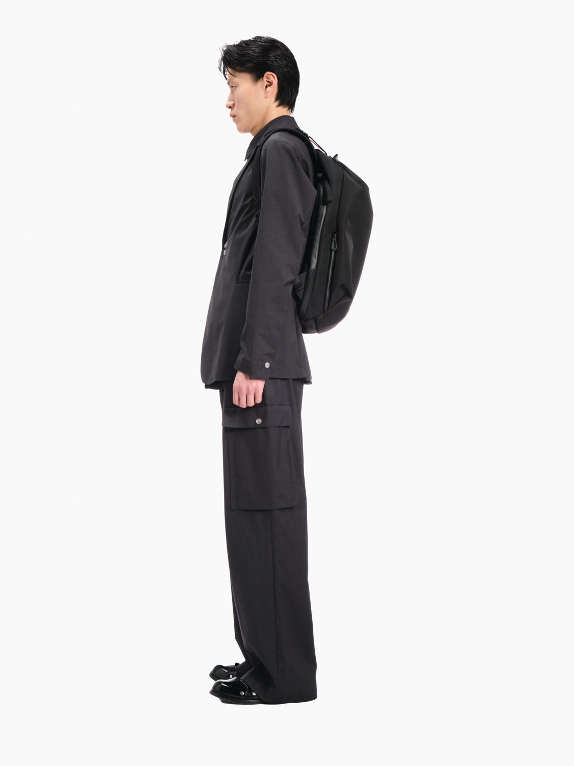 Saru Sleek Black