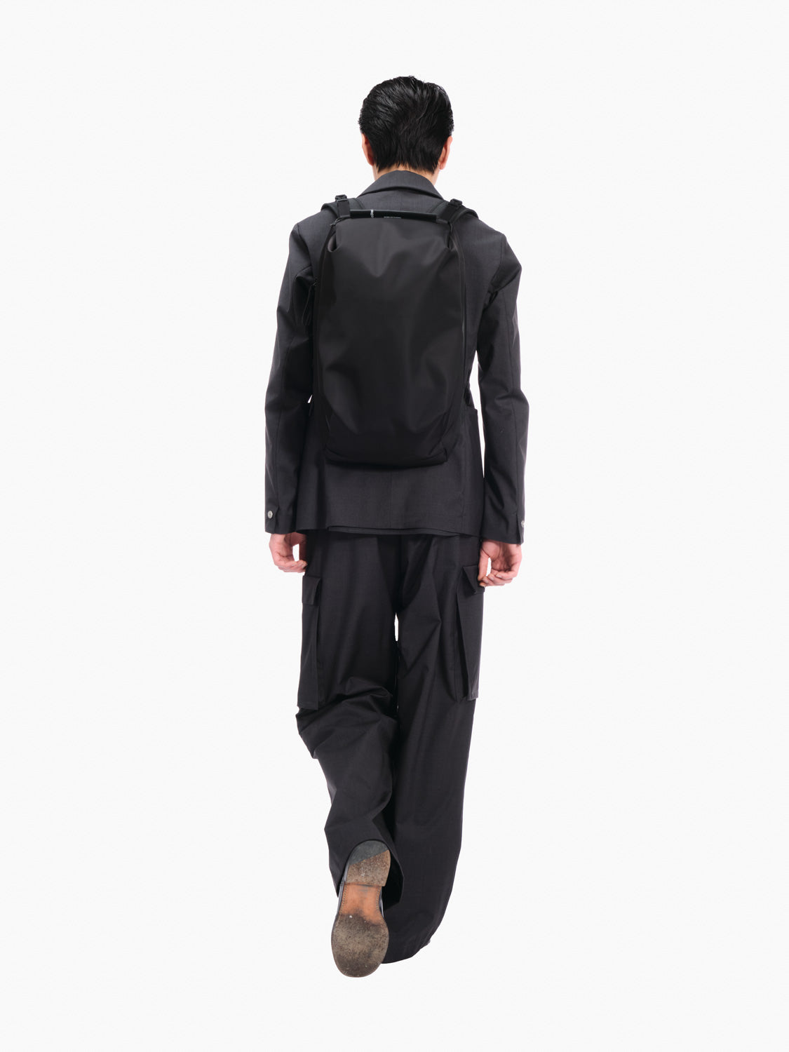Saru Sleek Black