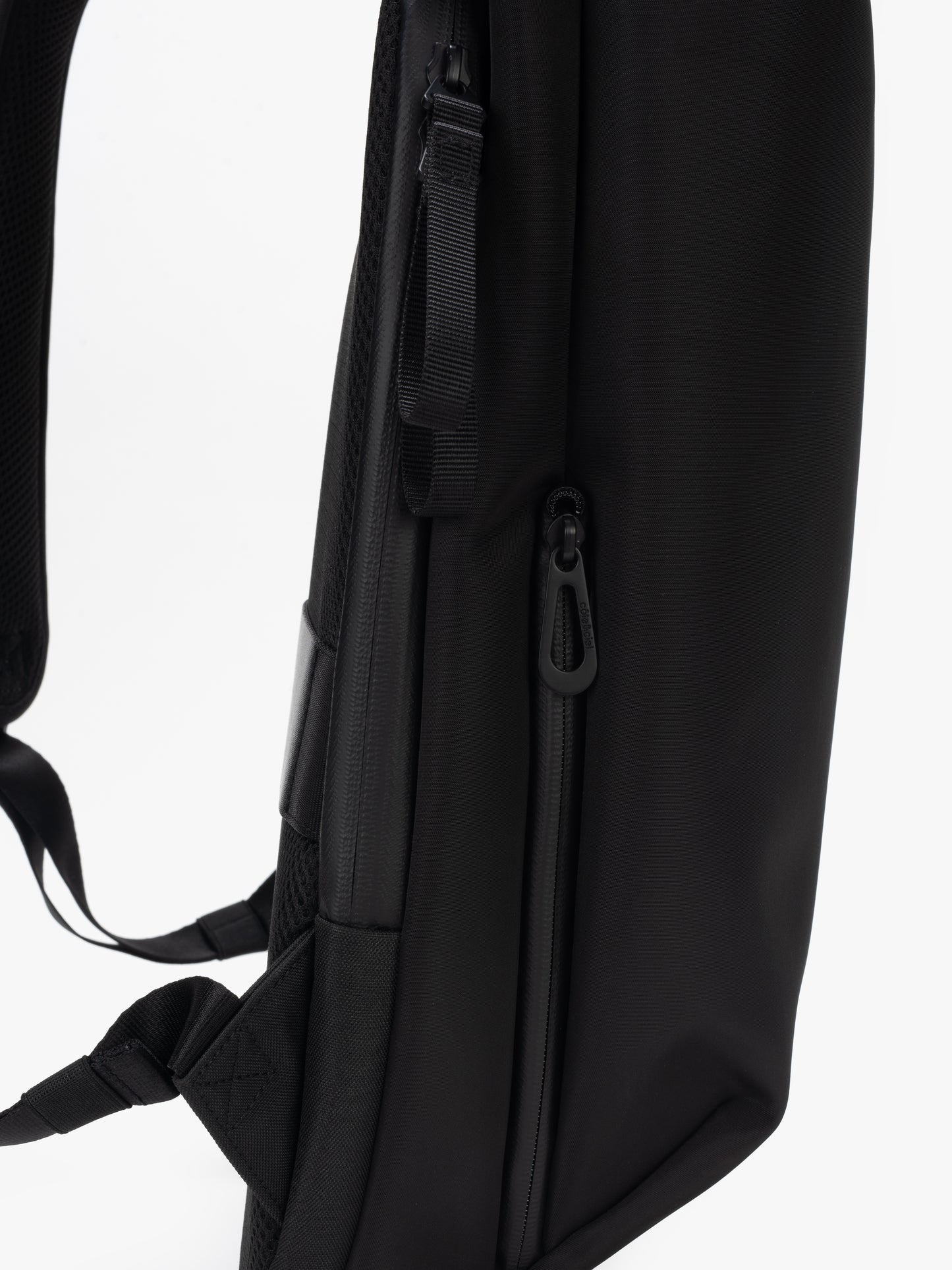 Saru Sleek Black
