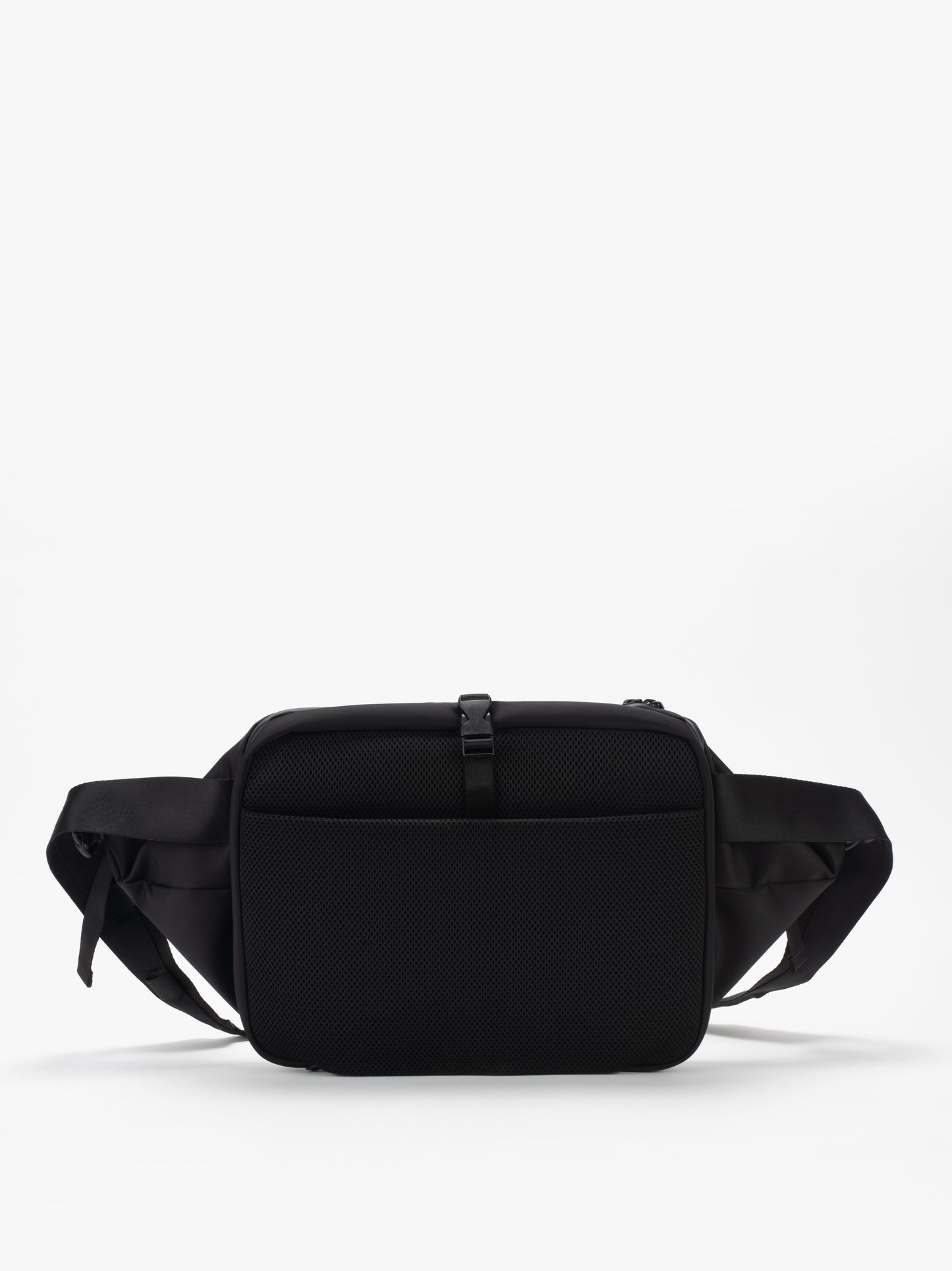 Isarau L Sleek Black