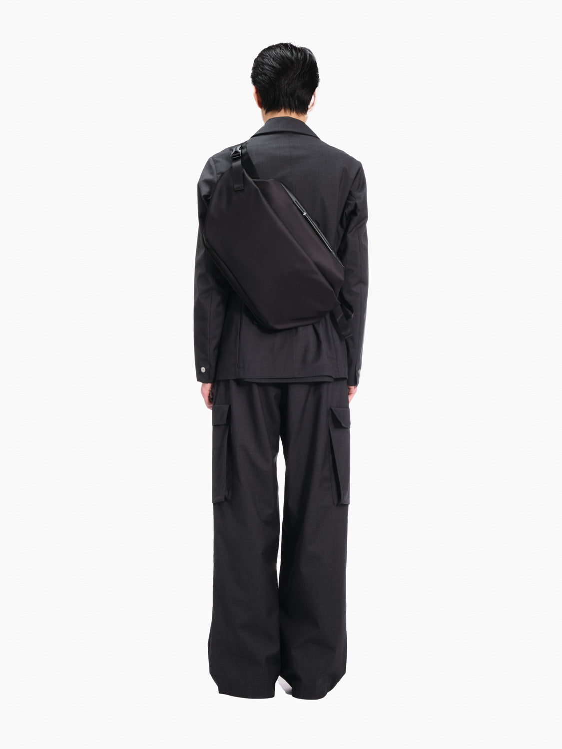 Isarau L Sleek Black