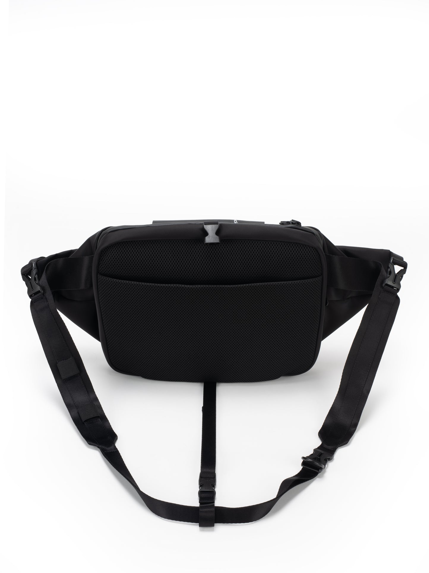 Isarau L Sleek Black