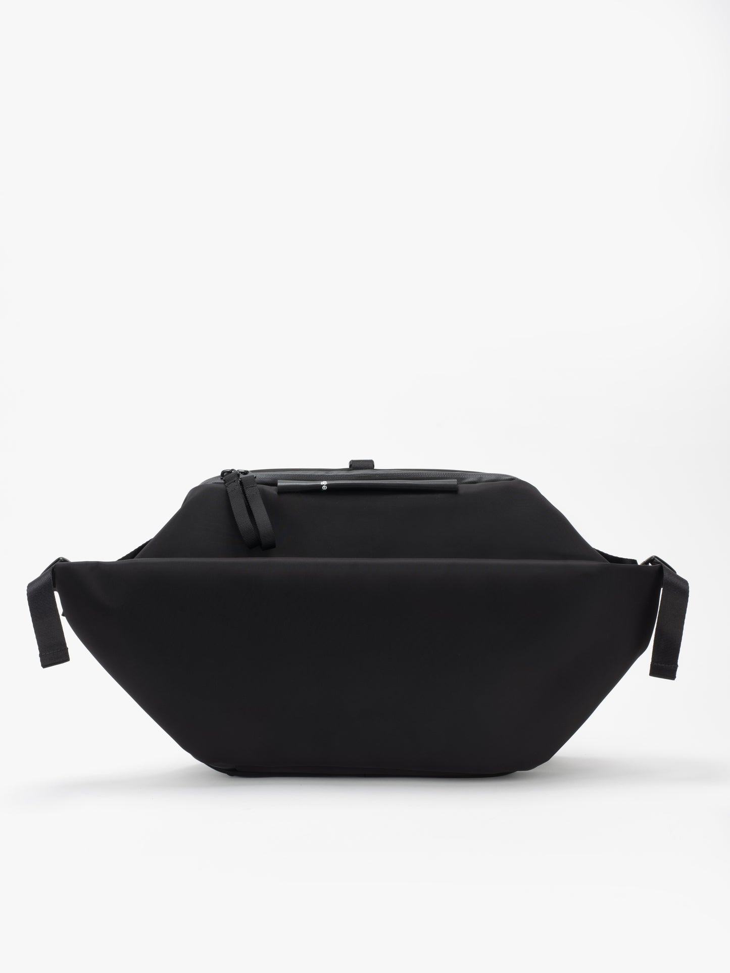 Isarau L Sleek Black