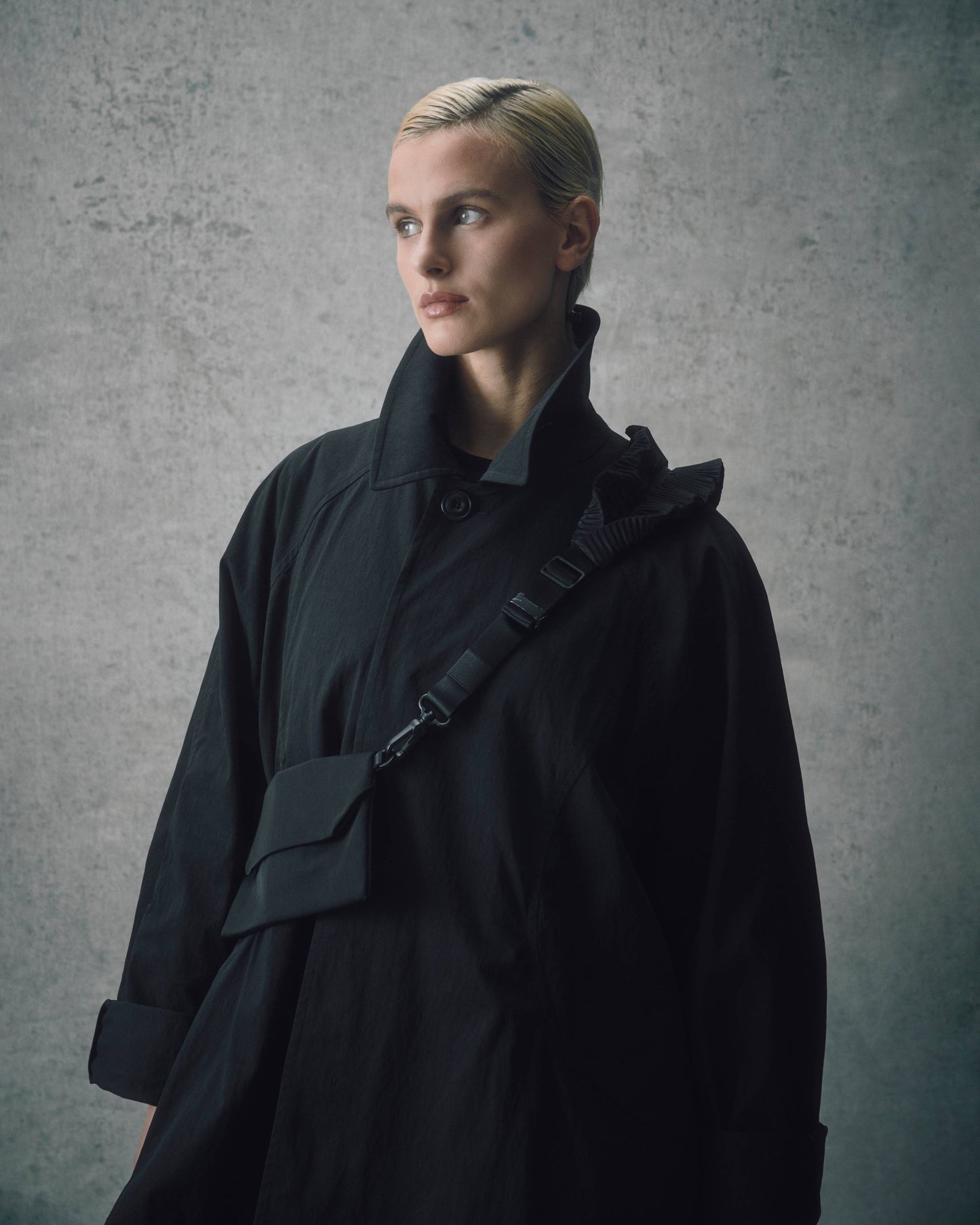 LUVE Pleated Black