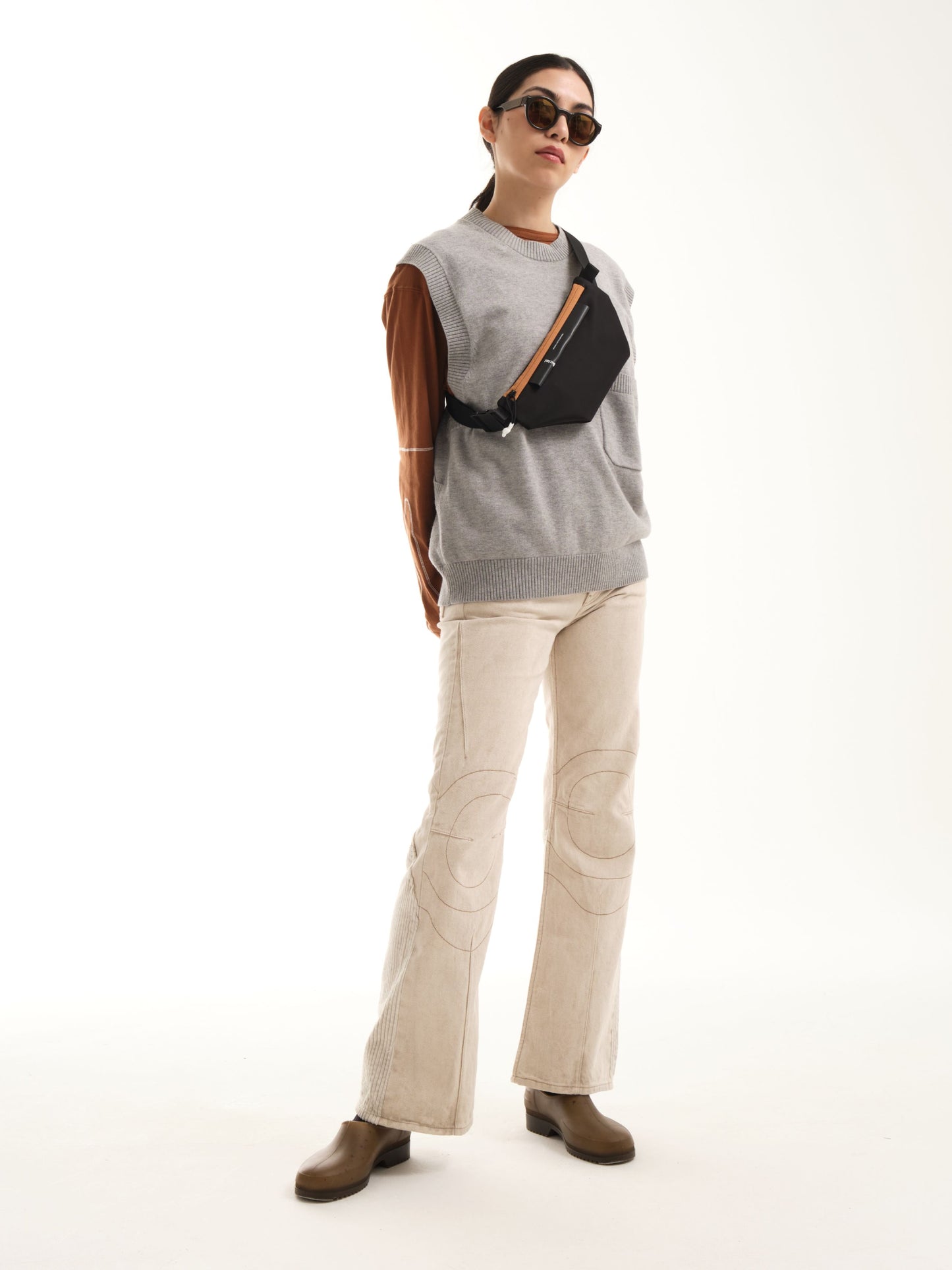 Isarau XS Sleek Black Color accent