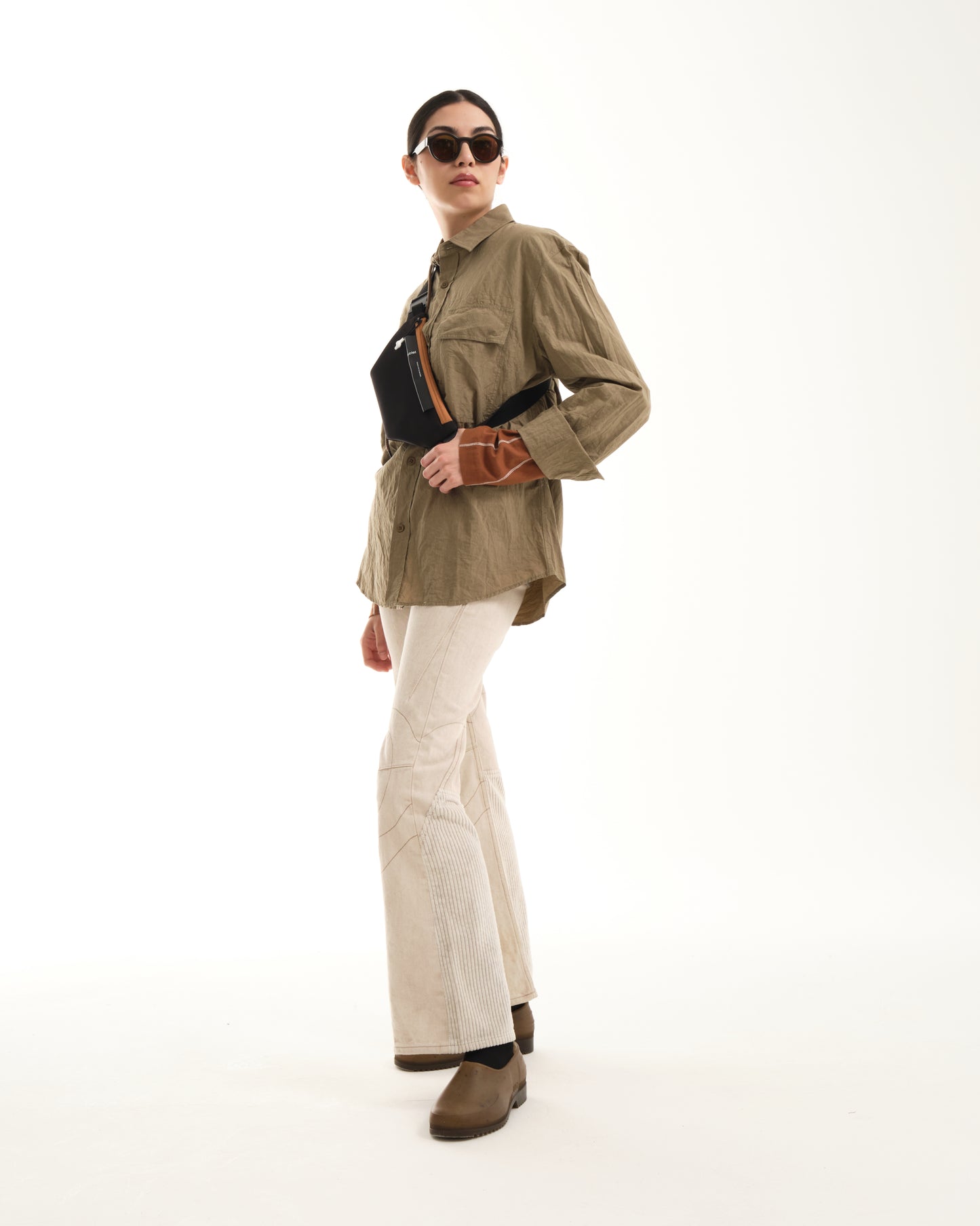 Isarau XS Sleek Black Color accent