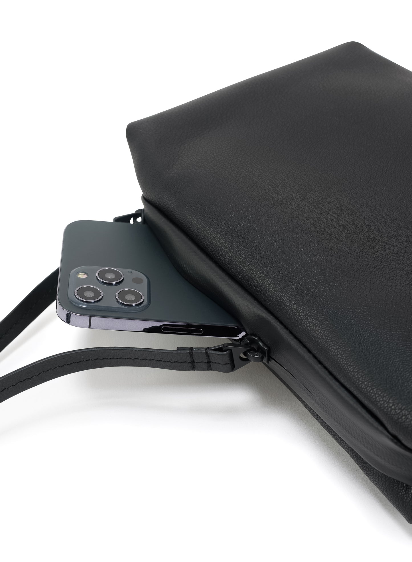 ARNO ALLURA RECYCLED LEATHER BLACK