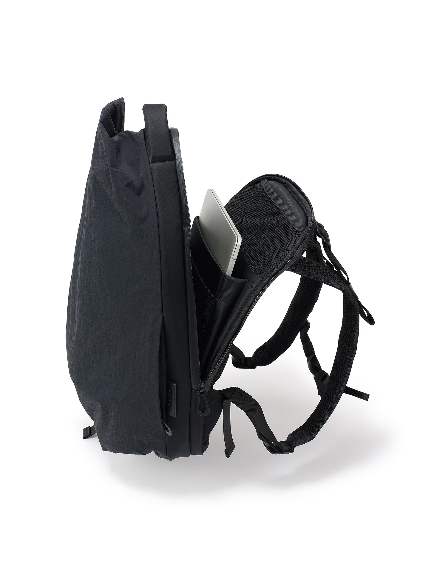 Isar M KOMATSU ONIBEGIE NYLON BLACK