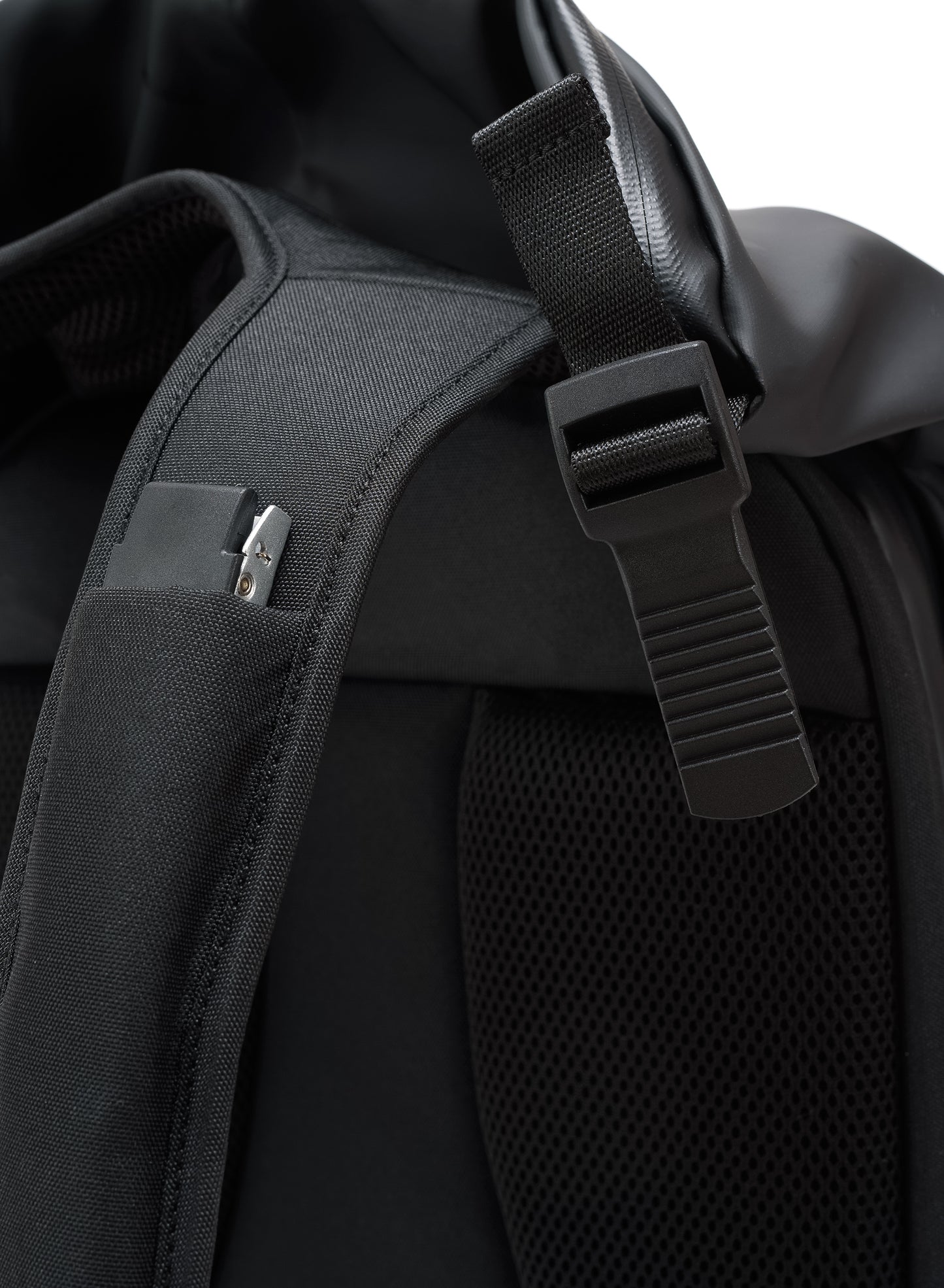 Nile S Obsidian Black