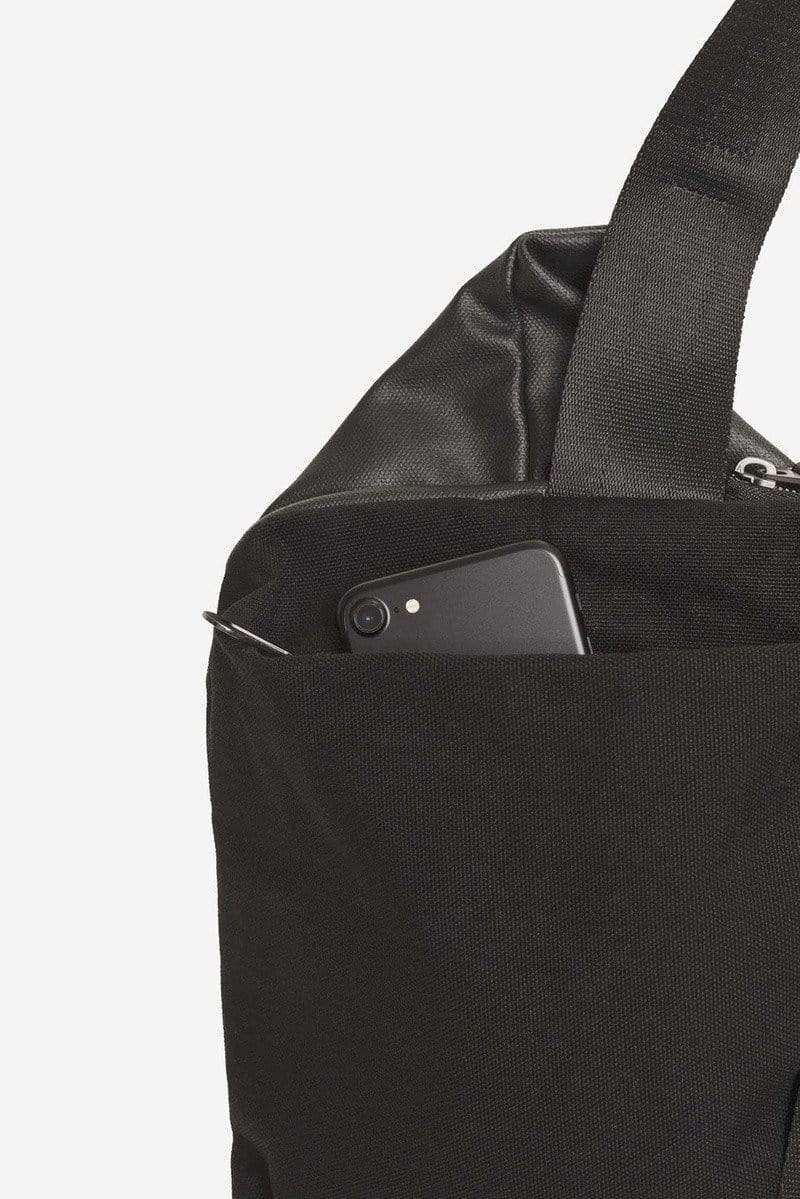 Isarau Coated Canvas Black