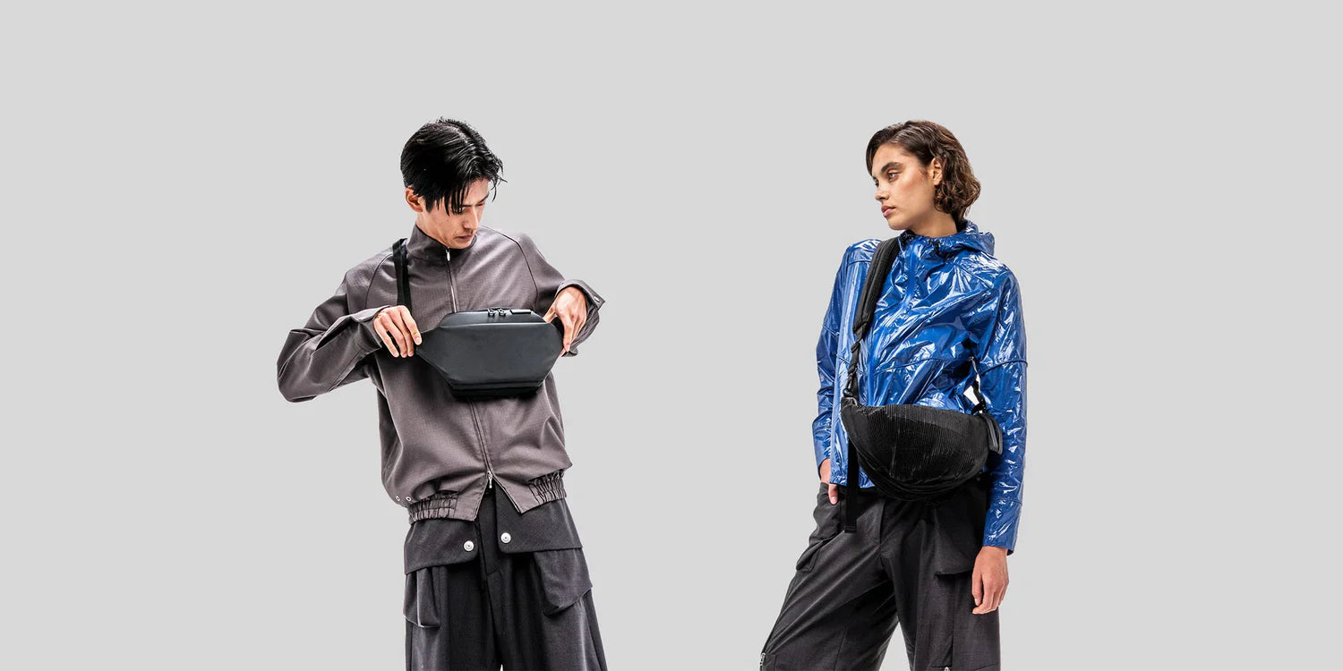 SHOULDER BAGS / TOTE BAGS