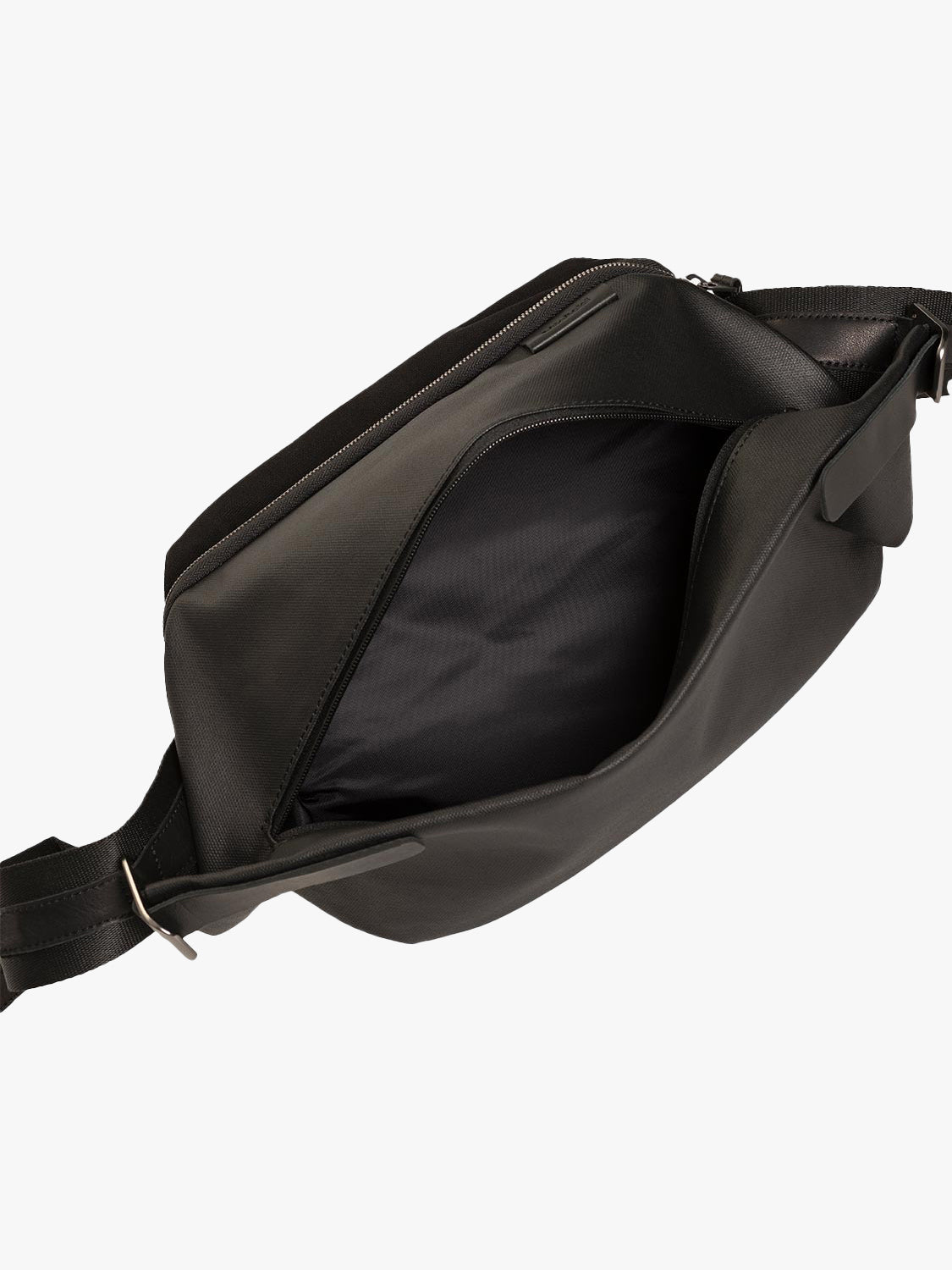 Isarau Coated Canvas Black