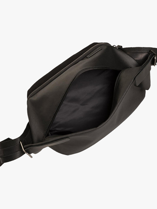 Isarau Coated Canvas Black