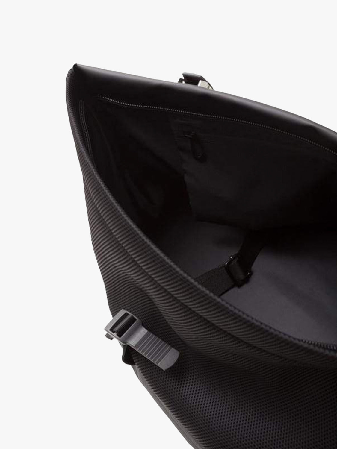 Isar M Obsidian Black