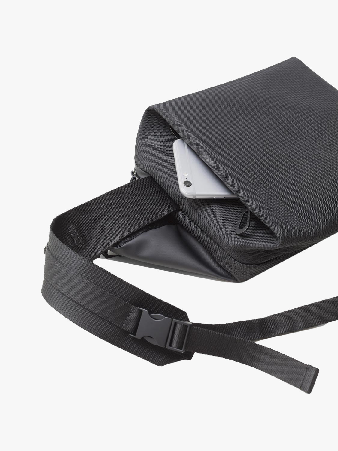 Isarau Obsidian Black