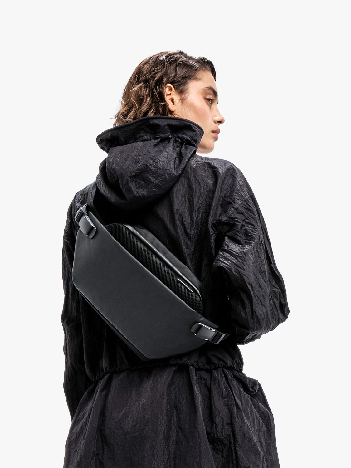 Isarau Obsidian Black