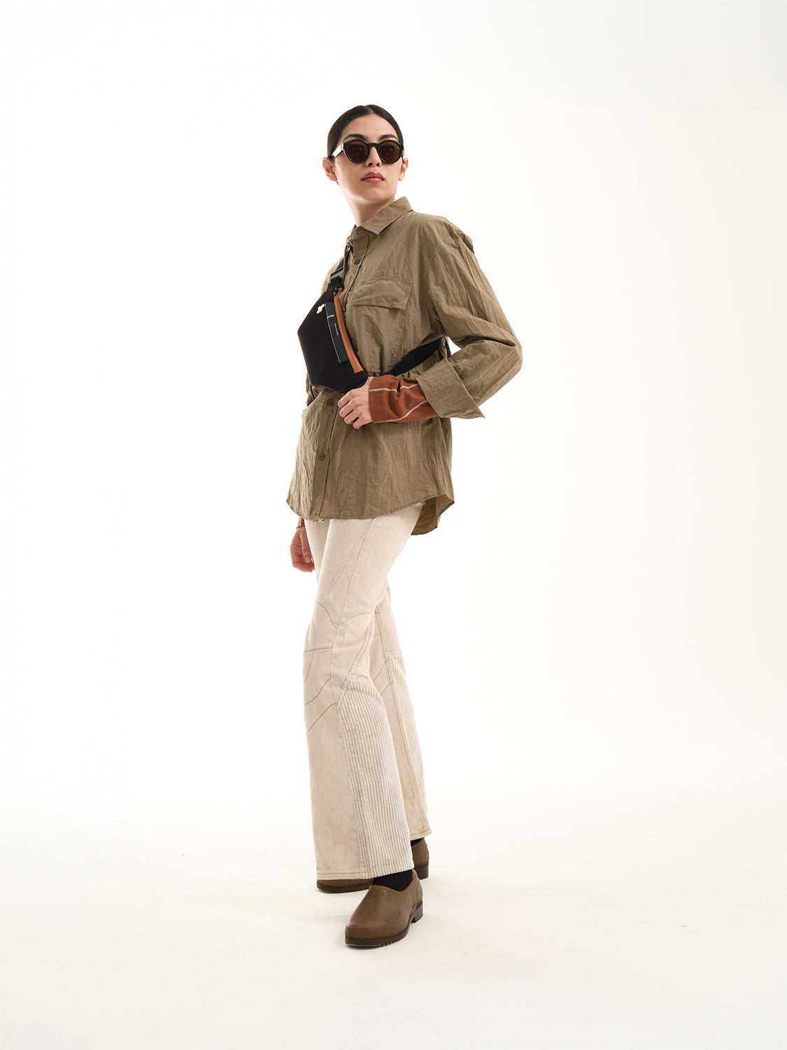 Isarau XS Sleek Black Color accent