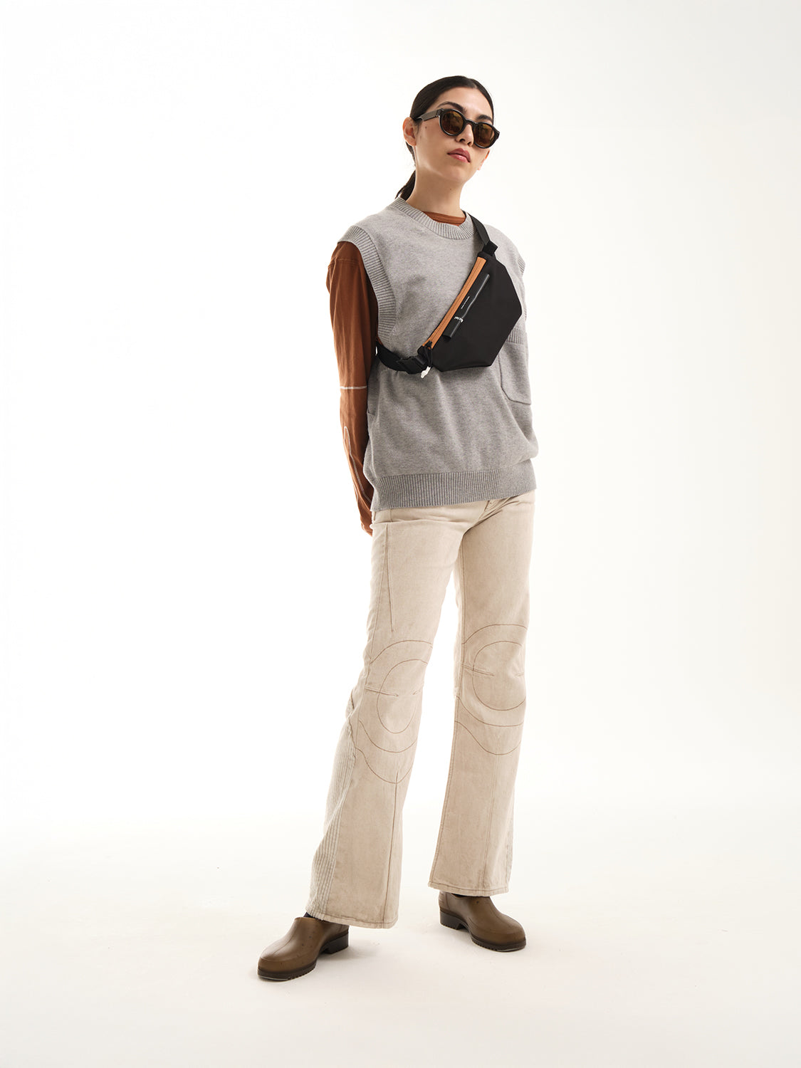 Isarau XS Sleek Black Color accent