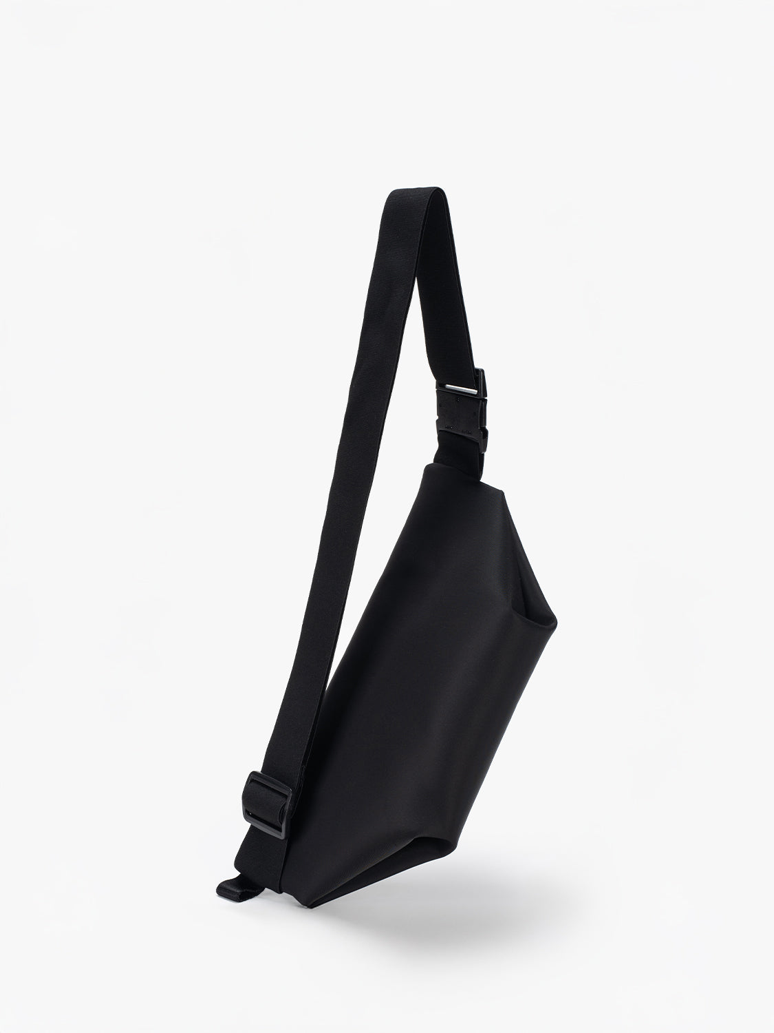 Isarau XS Sleek Black Color accent