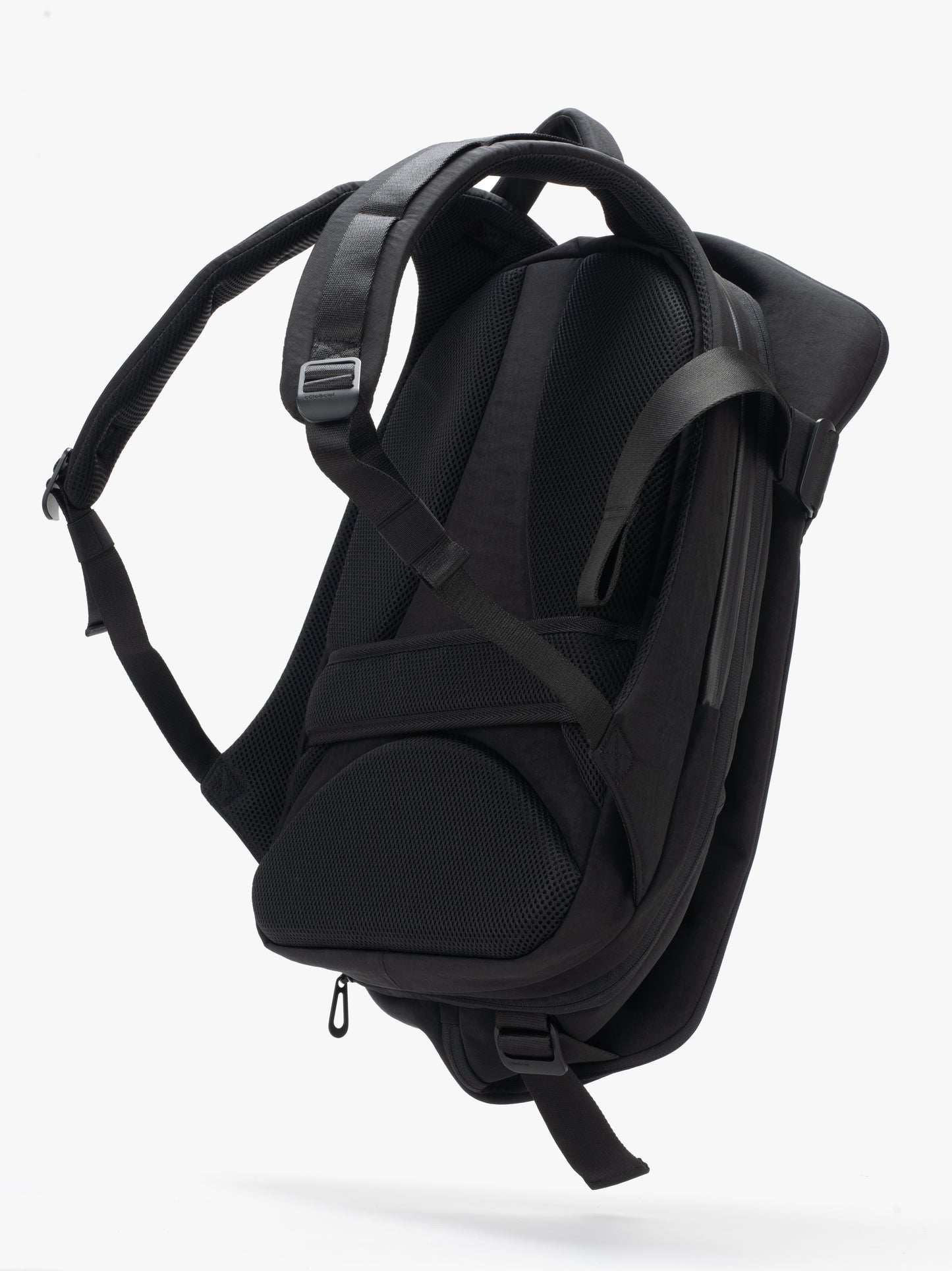Isar M Round Carbon Black
