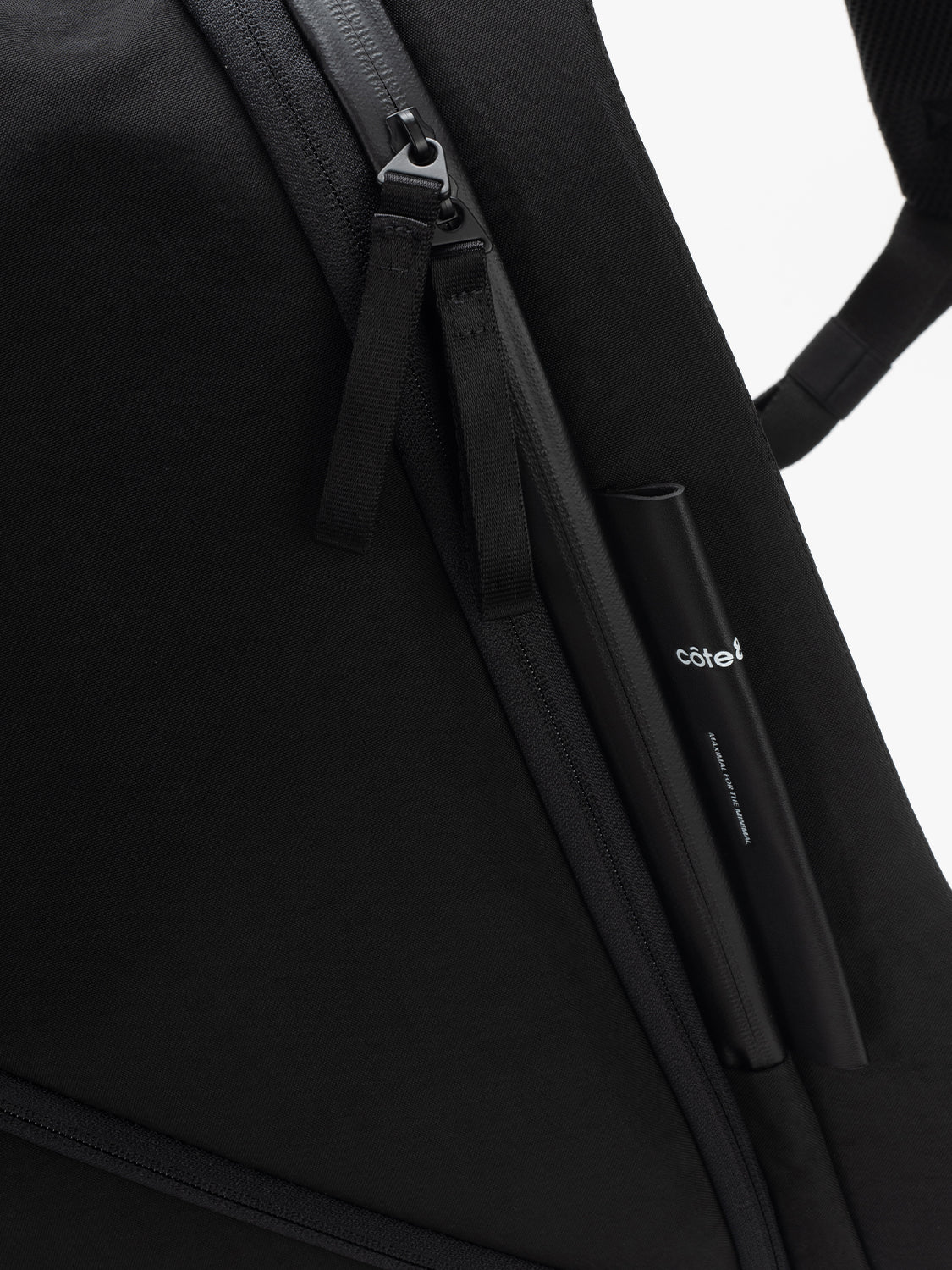 Isar M Round Carbon Black