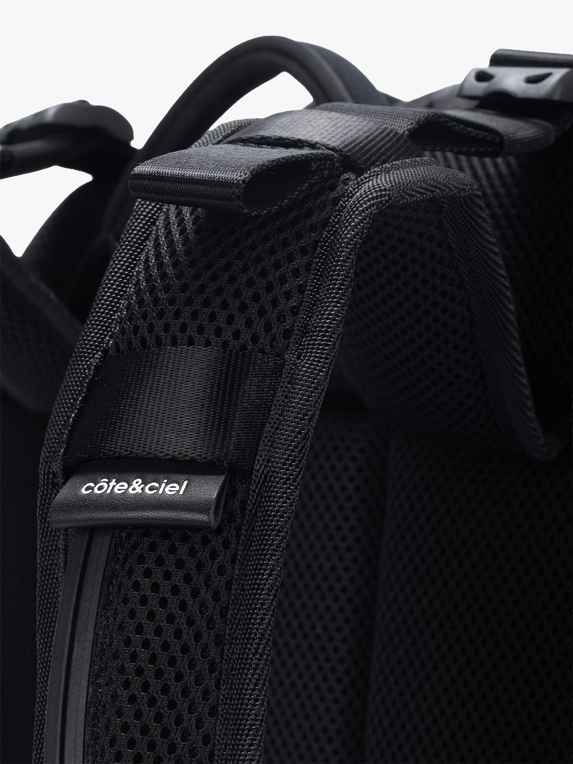 Drava Gathered Black