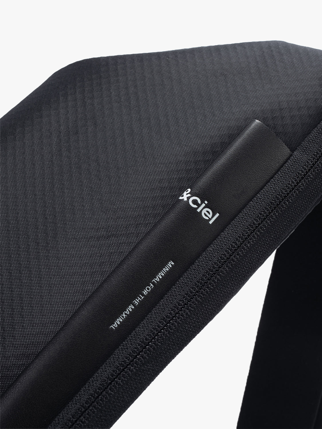 Isarau XS Satellite Black