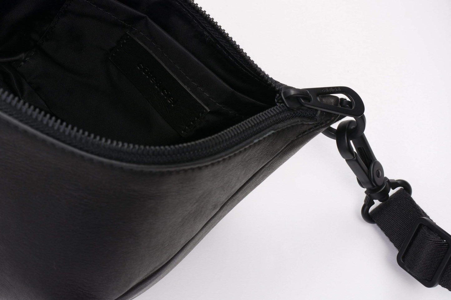 CAILLOU M Sleek Nylon Black