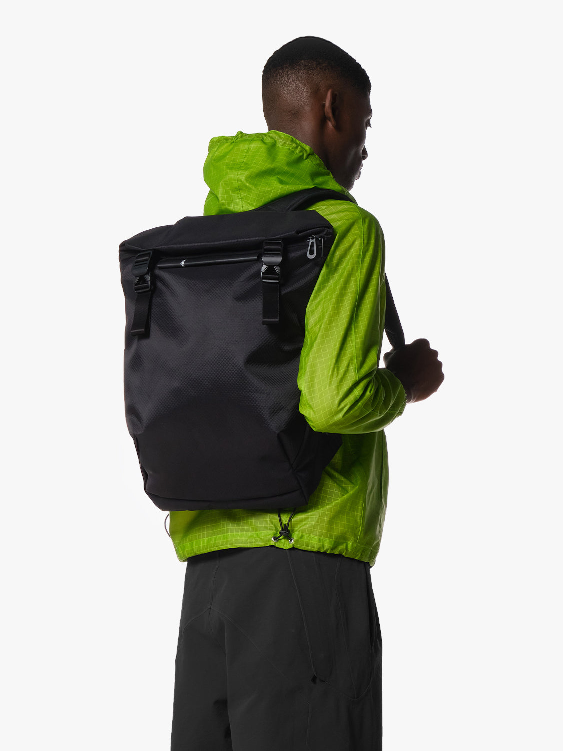 Venta Satellite Black