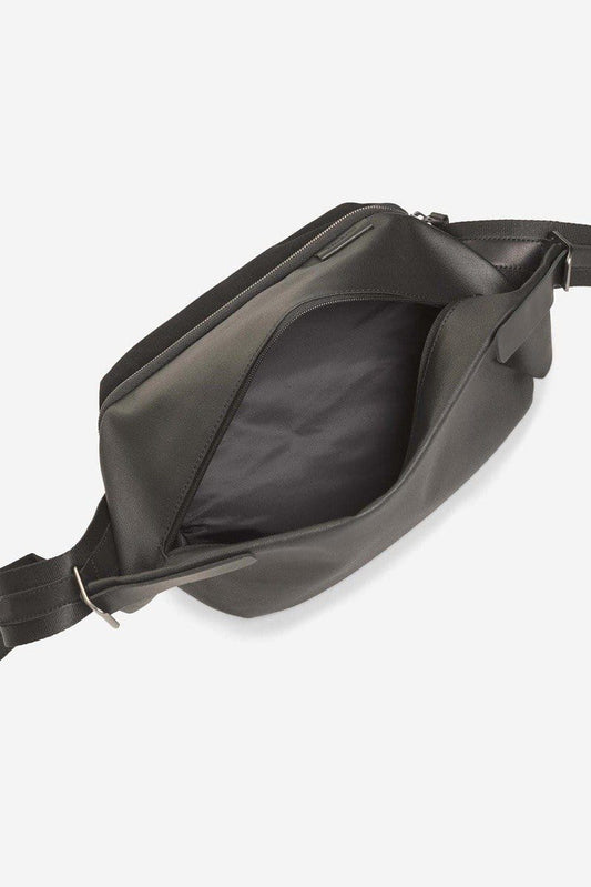 Isarau Coated Canvas Black